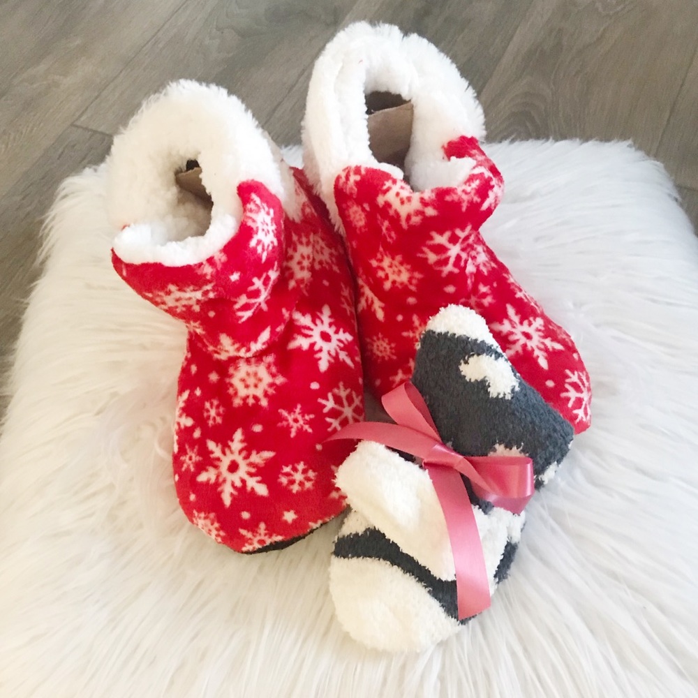Snowflake furry slipper and fuzzy socks